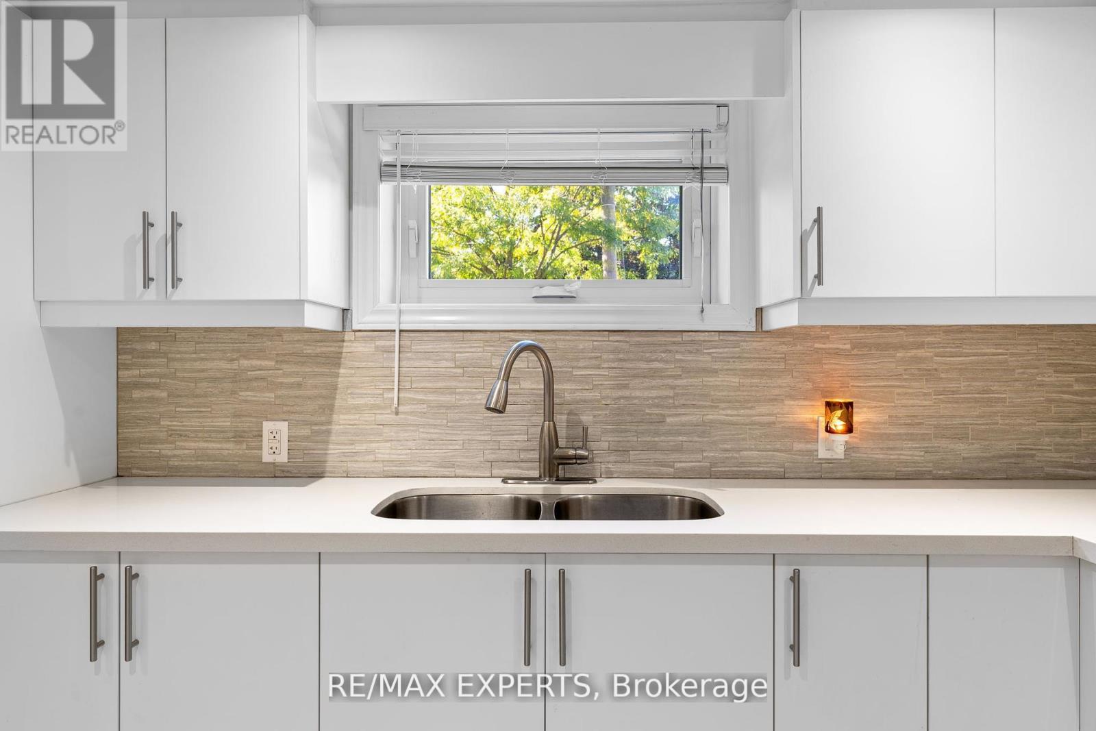 11 Smallwood Drive, Toronto, Ontario  M3M 1K9 - Photo 25 - W12556130