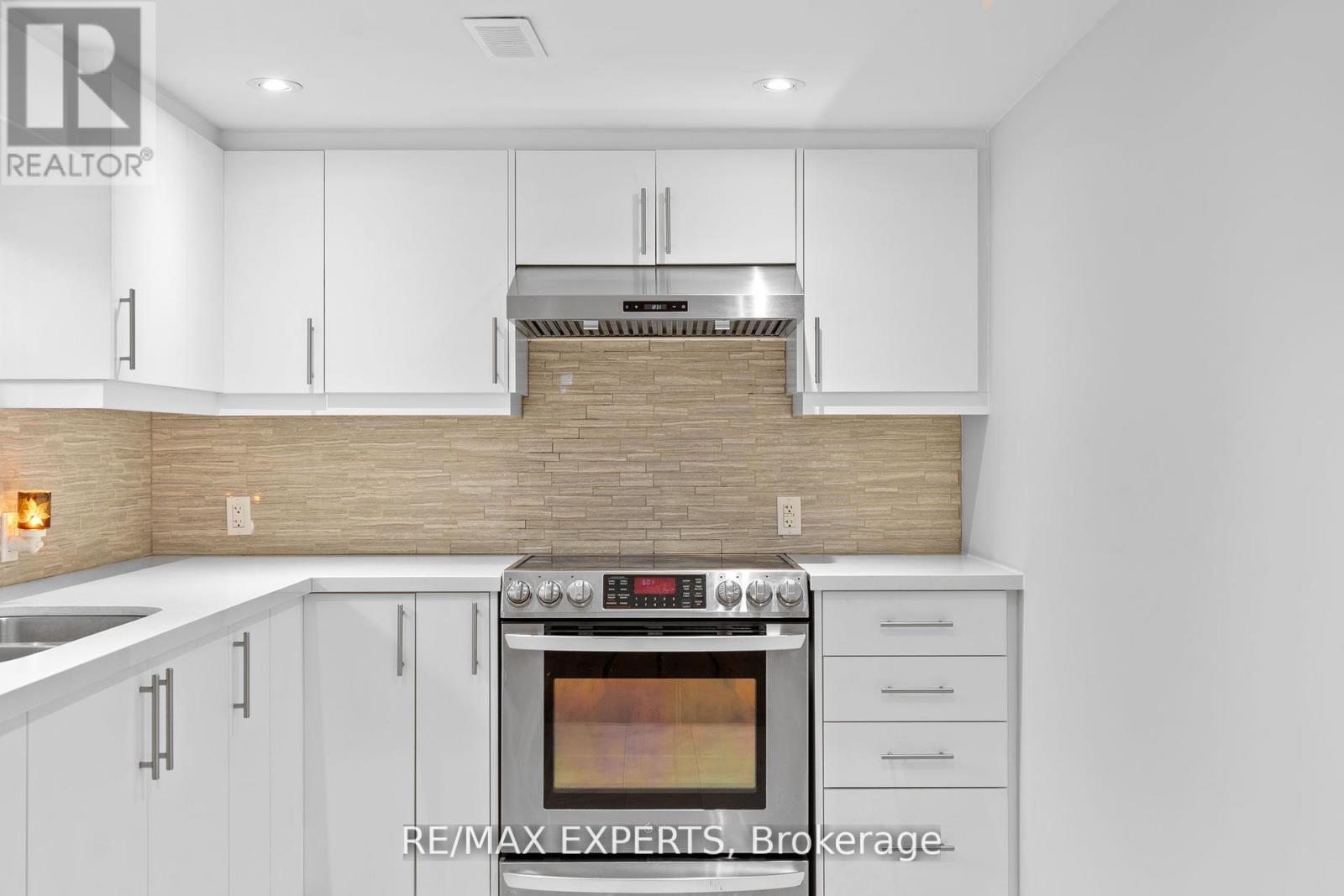 11 Smallwood Drive, Toronto, Ontario  M3M 1K9 - Photo 26 - W12556130