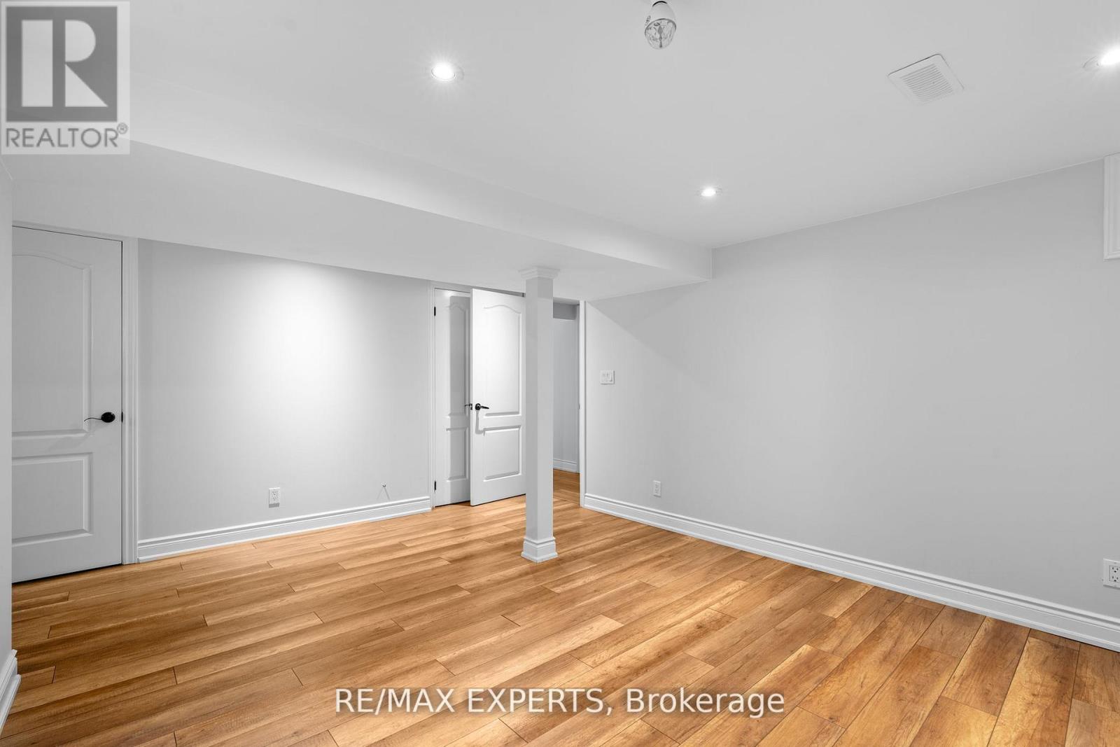 11 Smallwood Drive, Toronto, Ontario  M3M 1K9 - Photo 27 - W12556130