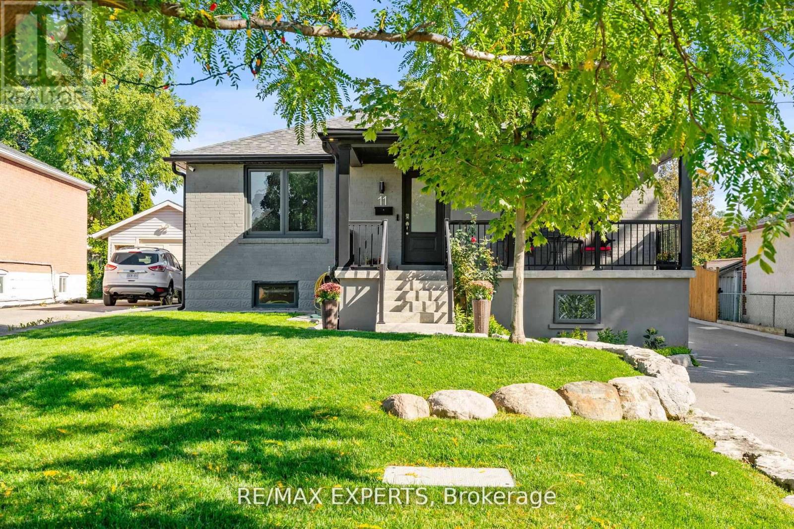 11 Smallwood Drive, Toronto, Ontario  M3M 1K9 - Photo 3 - W12556130