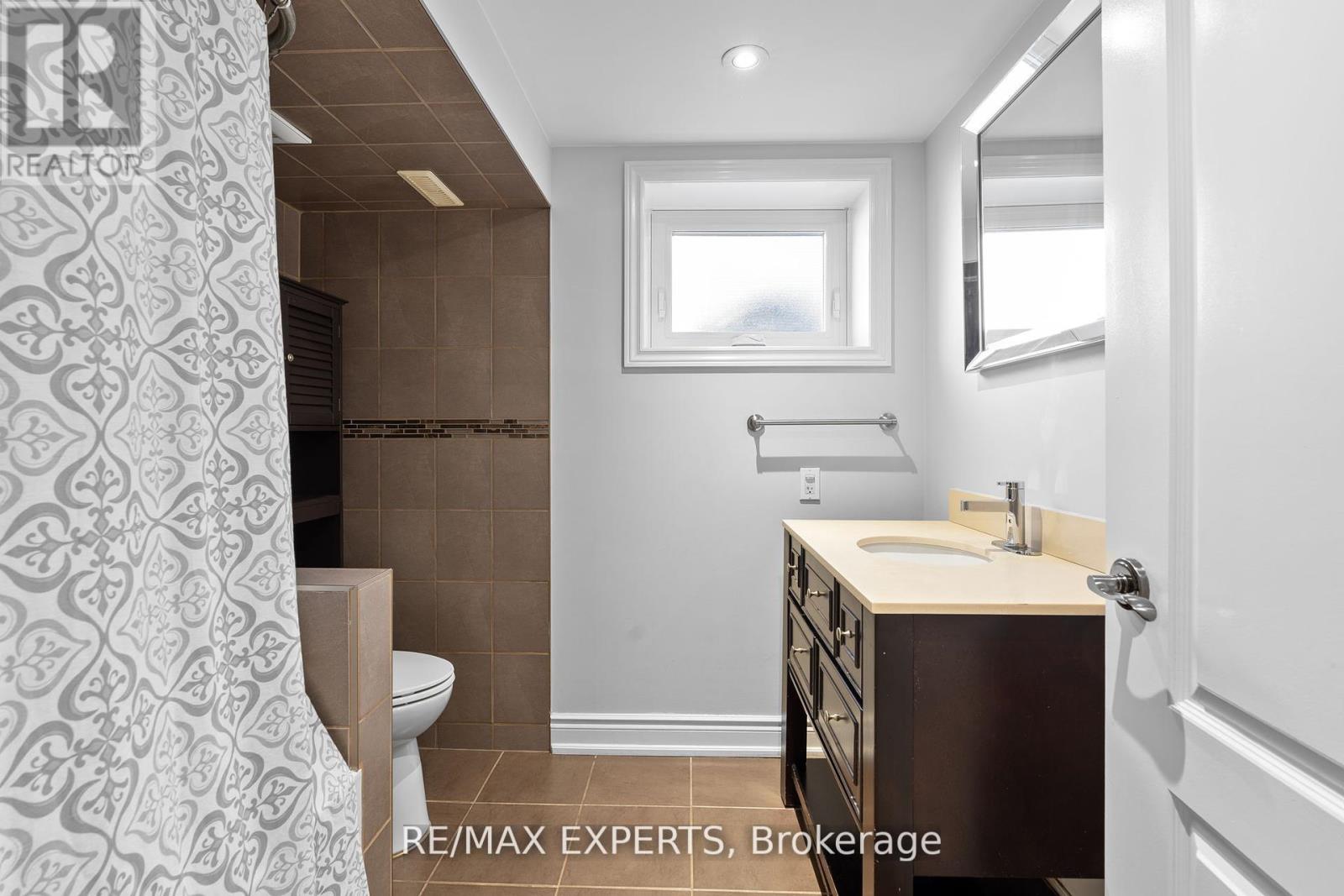 11 Smallwood Drive, Toronto, Ontario  M3M 1K9 - Photo 32 - W12556130