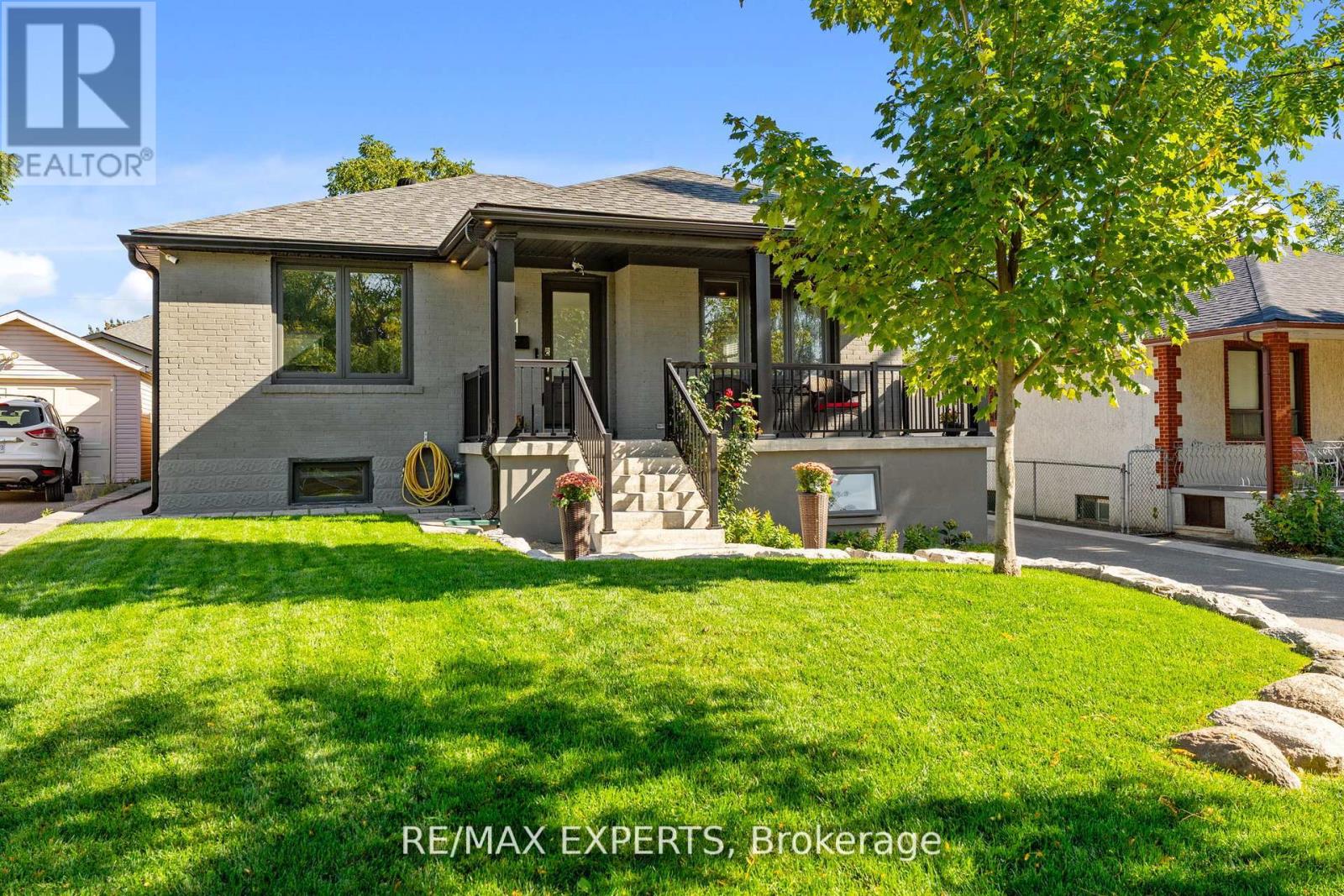 11 Smallwood Drive, Toronto, Ontario  M3M 1K9 - Photo 4 - W12556130