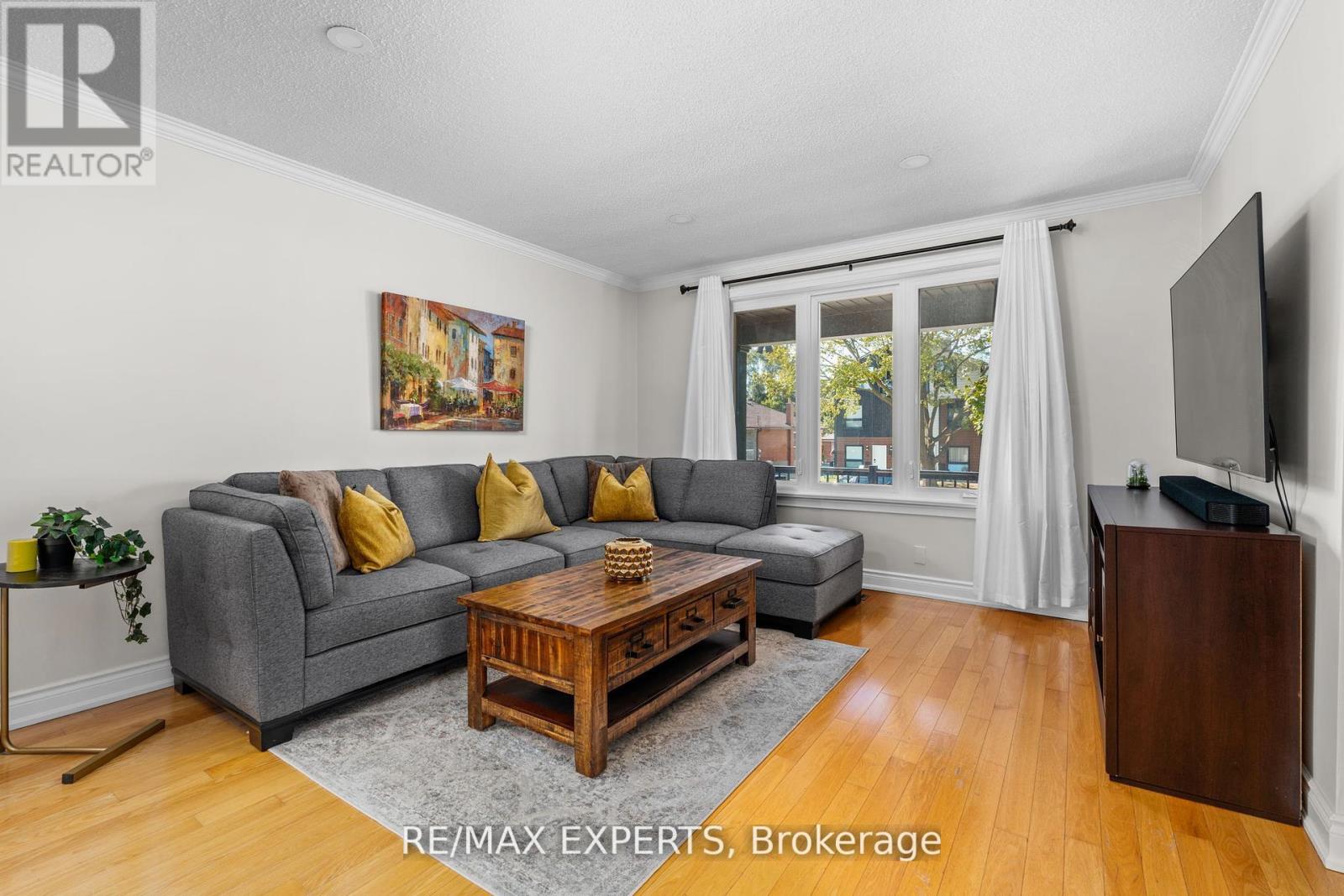 11 Smallwood Drive, Toronto, Ontario  M3M 1K9 - Photo 9 - W12556130