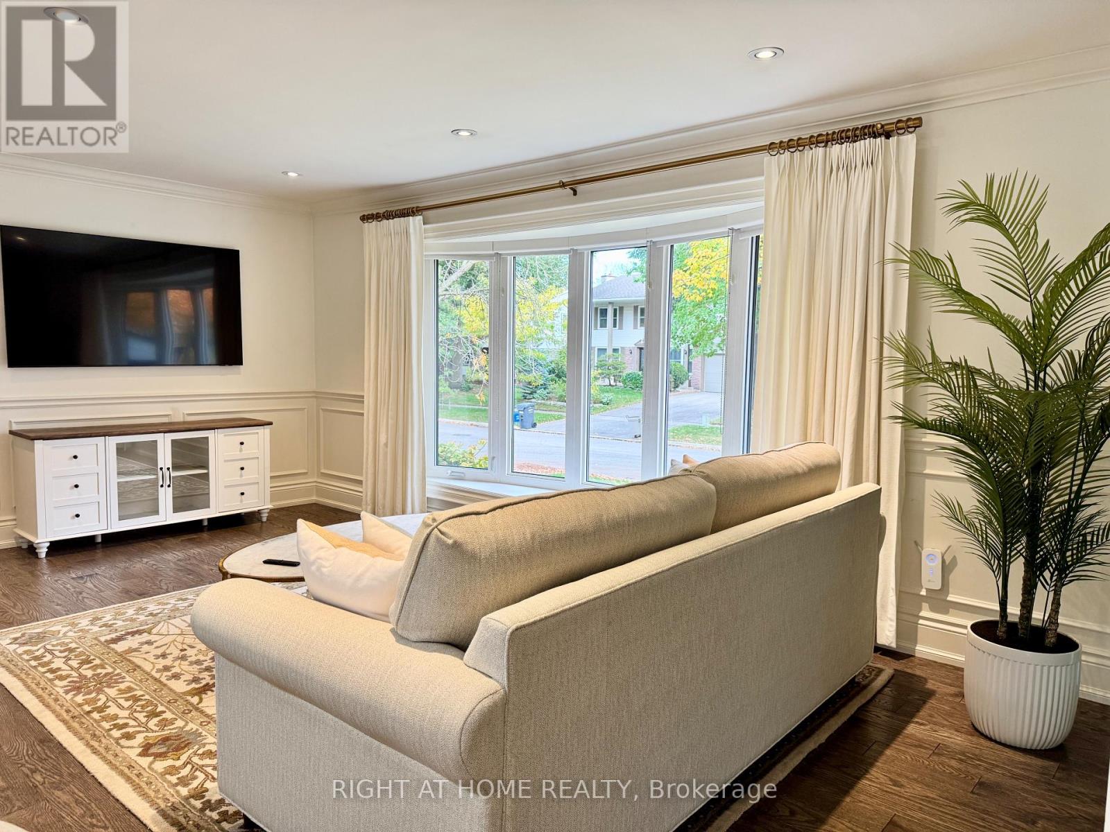 2359 Canso Road, Oakville, Ontario  L6J 5P2 - Photo 3 - W12556132