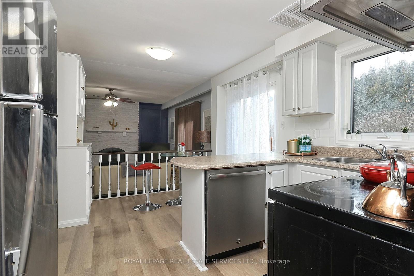 144 All Saints Crescent, Oakville, Ontario  L6J 5Y8 - Photo 12 - W12556140