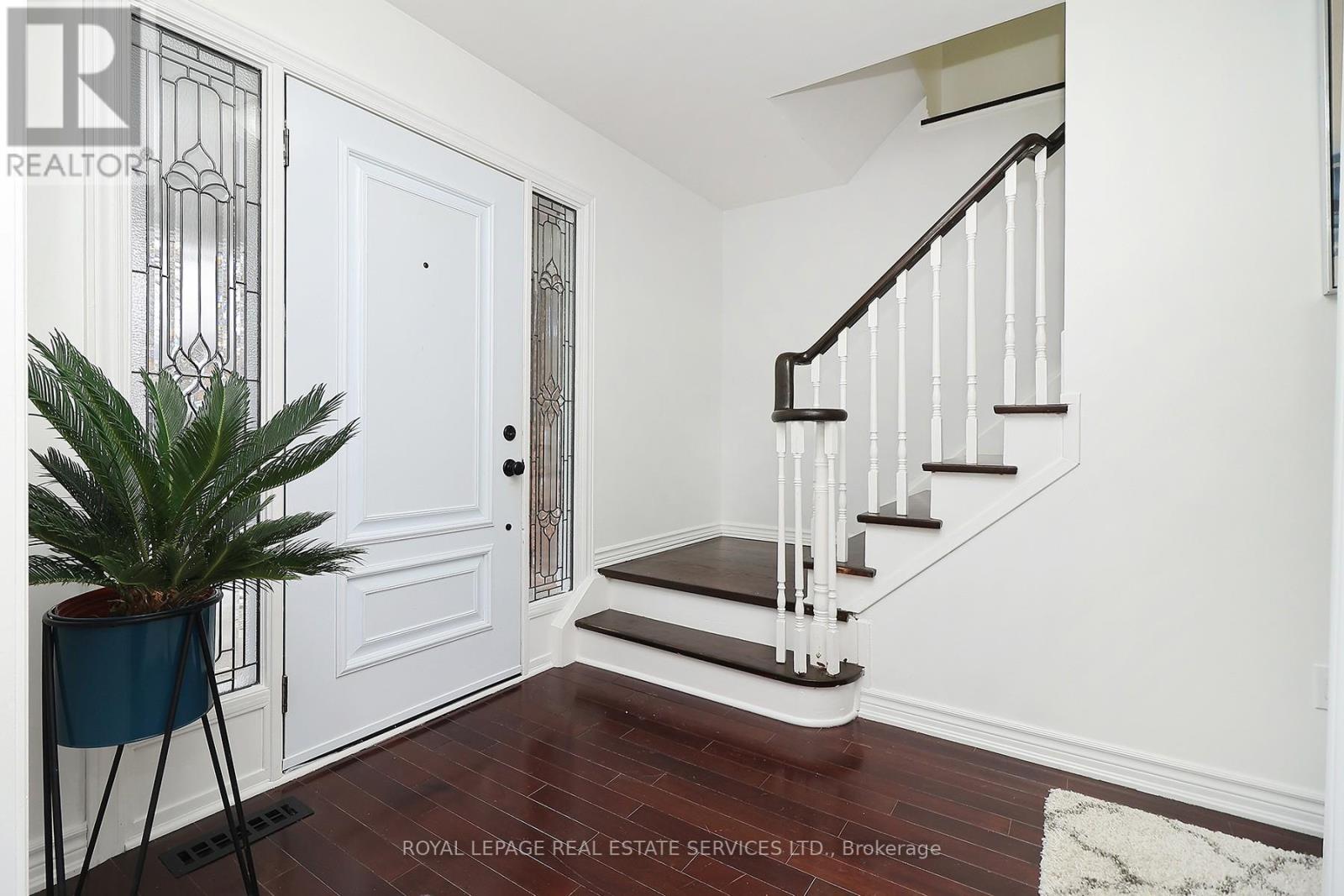 144 All Saints Crescent, Oakville, Ontario  L6J 5Y8 - Photo 2 - W12556140