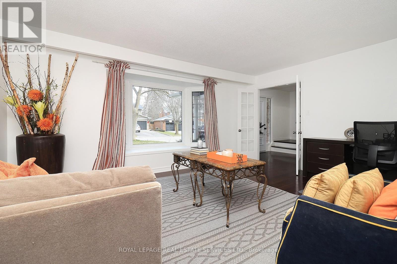 144 All Saints Crescent, Oakville, Ontario  L6J 5Y8 - Photo 4 - W12556140