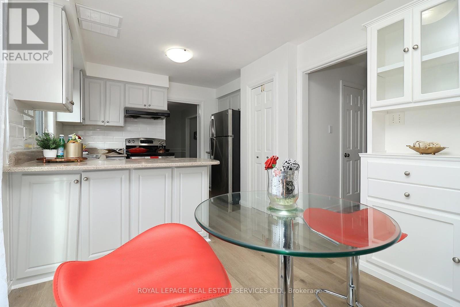 144 All Saints Crescent, Oakville, Ontario  L6J 5Y8 - Photo 9 - W12556140