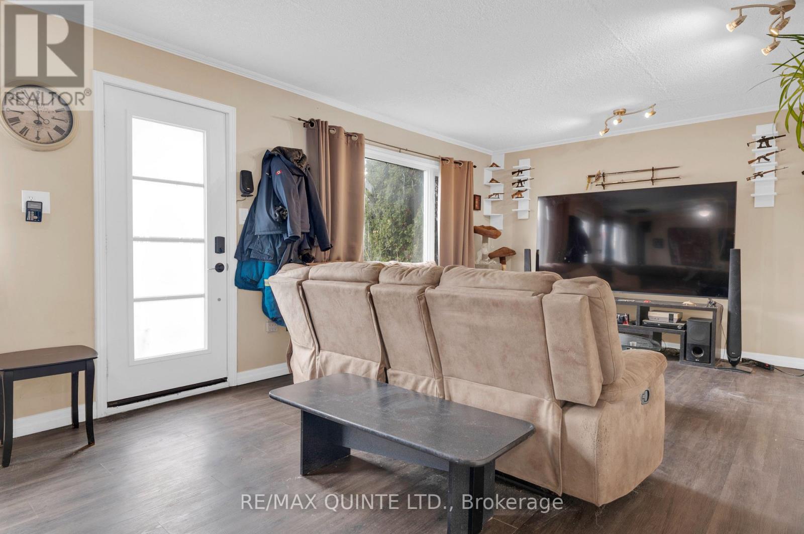 60 Oxford Road, Quinte West, Ontario  K0K 2C0 - Photo 2 - X12556168