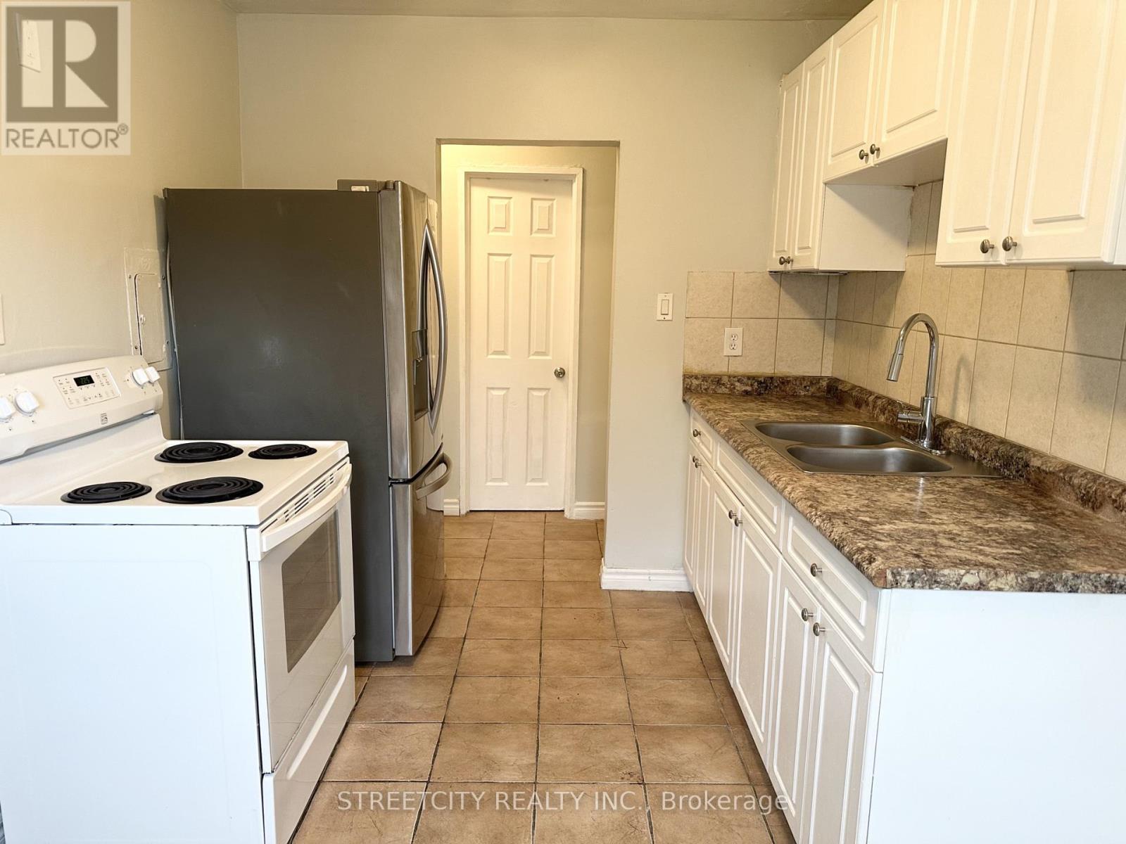 25 - 220 Ashland Avenue, London East, Ontario  N5W 4H4 - Photo 2 - X12556212