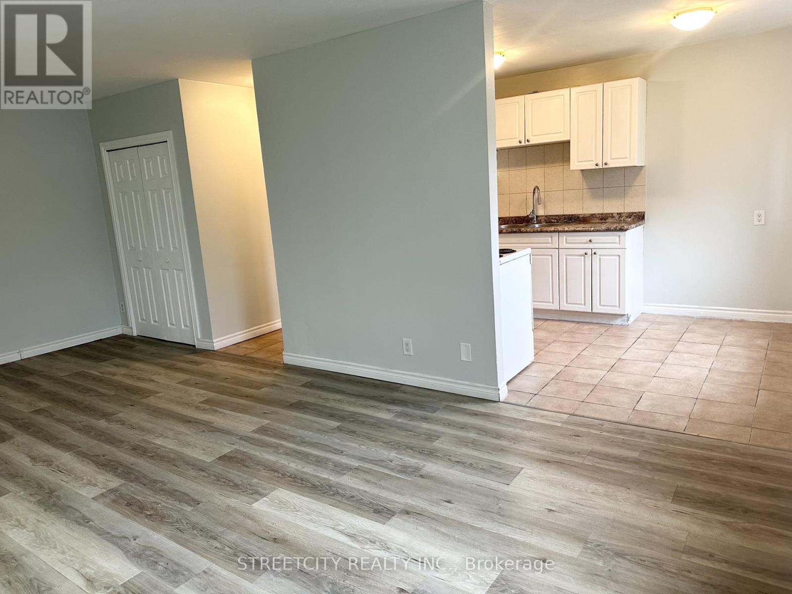 25 - 220 Ashland Avenue, London East, Ontario  N5W 4H4 - Photo 3 - X12556212