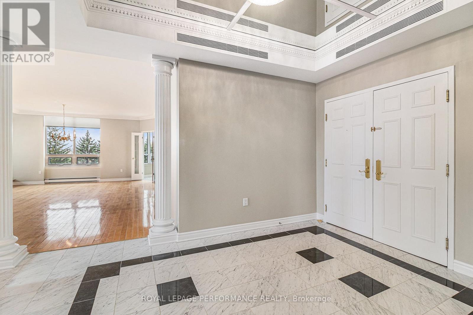 301 - 1480 Riverside Drive, Ottawa, Ontario  K1G 5H2 - Photo 4 - X12556198