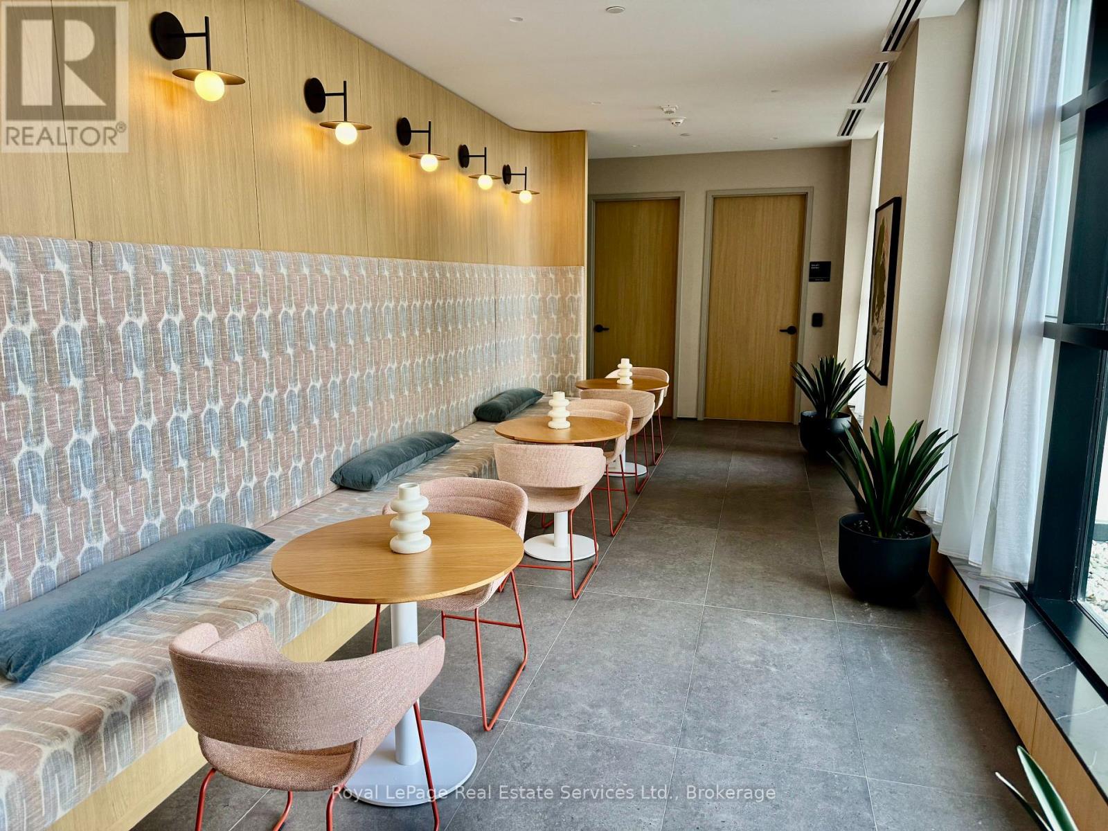 609 - 760 Whitlock Avenue, Milton, Ontario  L9E 2B2 - Photo 16 - W12556172