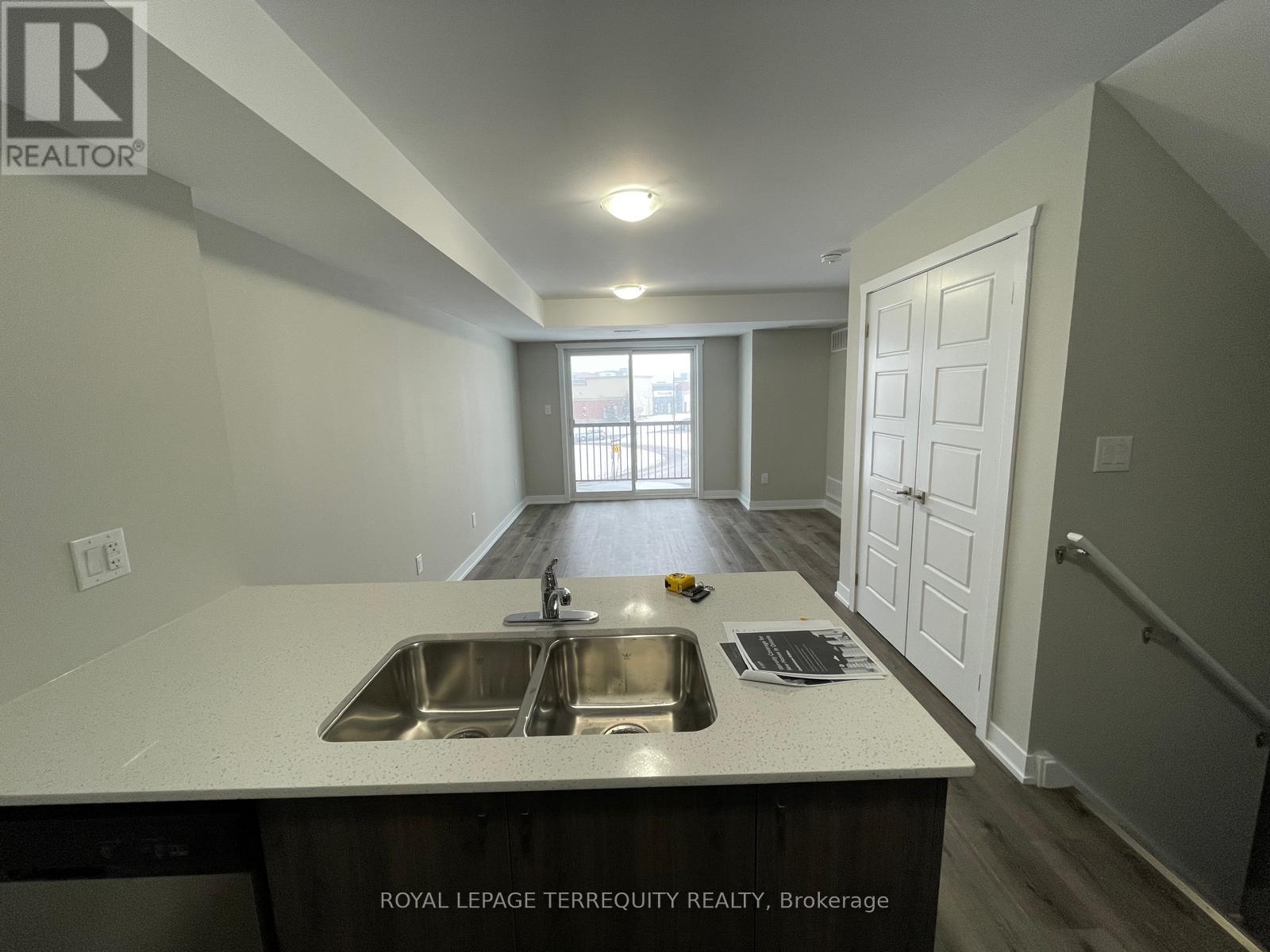 B12 - 1331 Countrystone Drive, Kitchener, Ontario  N2N 0C5 - Photo 3 - X12555938