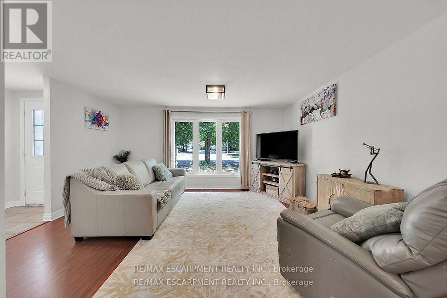 43 Elma Street, St. Catharines, Ontario  L2N 6Z2 - Photo 3 - X12555942