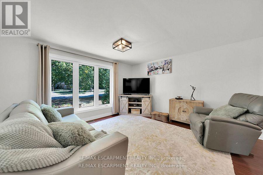 43 Elma Street, St. Catharines, Ontario  L2N 6Z2 - Photo 4 - X12555942