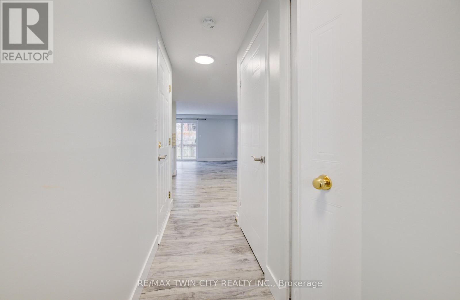 68 Foxglove Crescent, Waterloo, Ontario  N2E 3Y7 - Photo 4 - X12555984