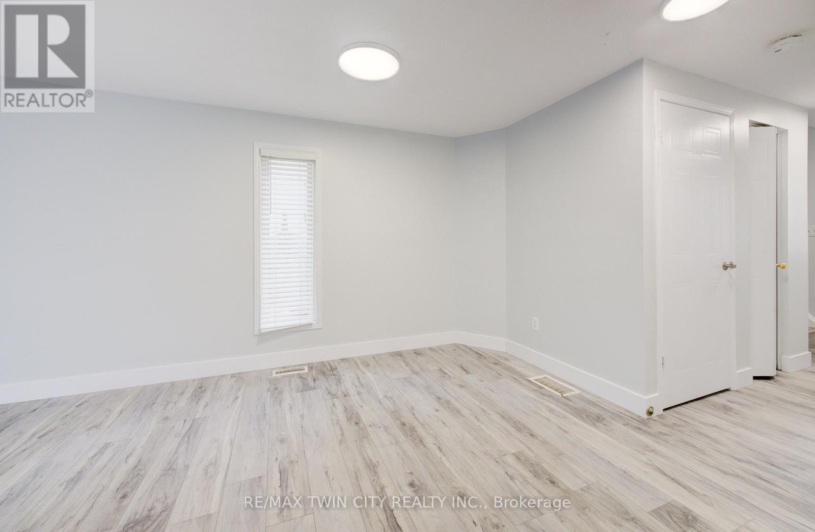 68 Foxglove Crescent, Waterloo, Ontario  N2E 3Y7 - Photo 6 - X12555984