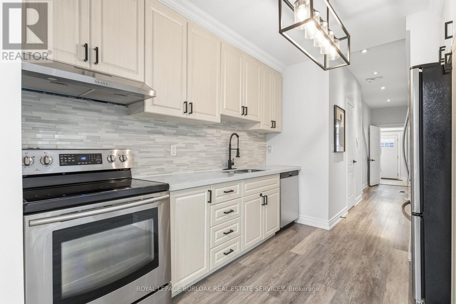 71 Glendale Avenue N, Hamilton, Ontario  L8L 7J6 - Photo 7 - X12556010