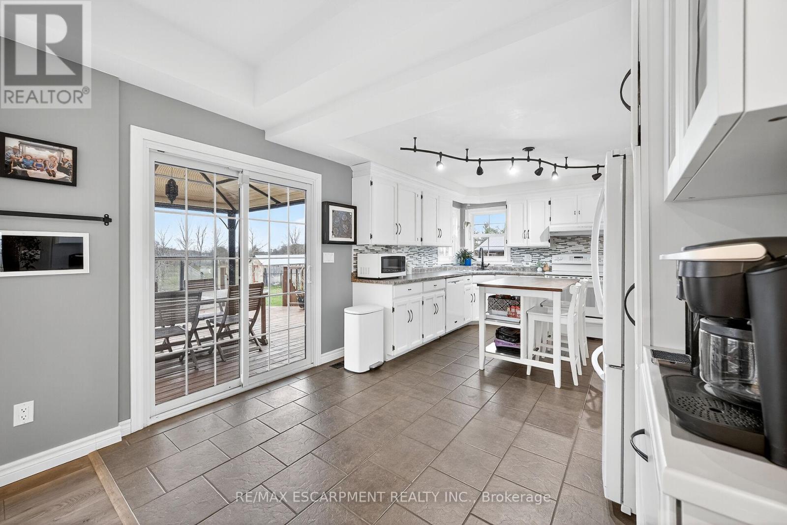 389 Junction Road, Haldimand, Ontario  N0A 1C0 - Photo 12 - X12556084