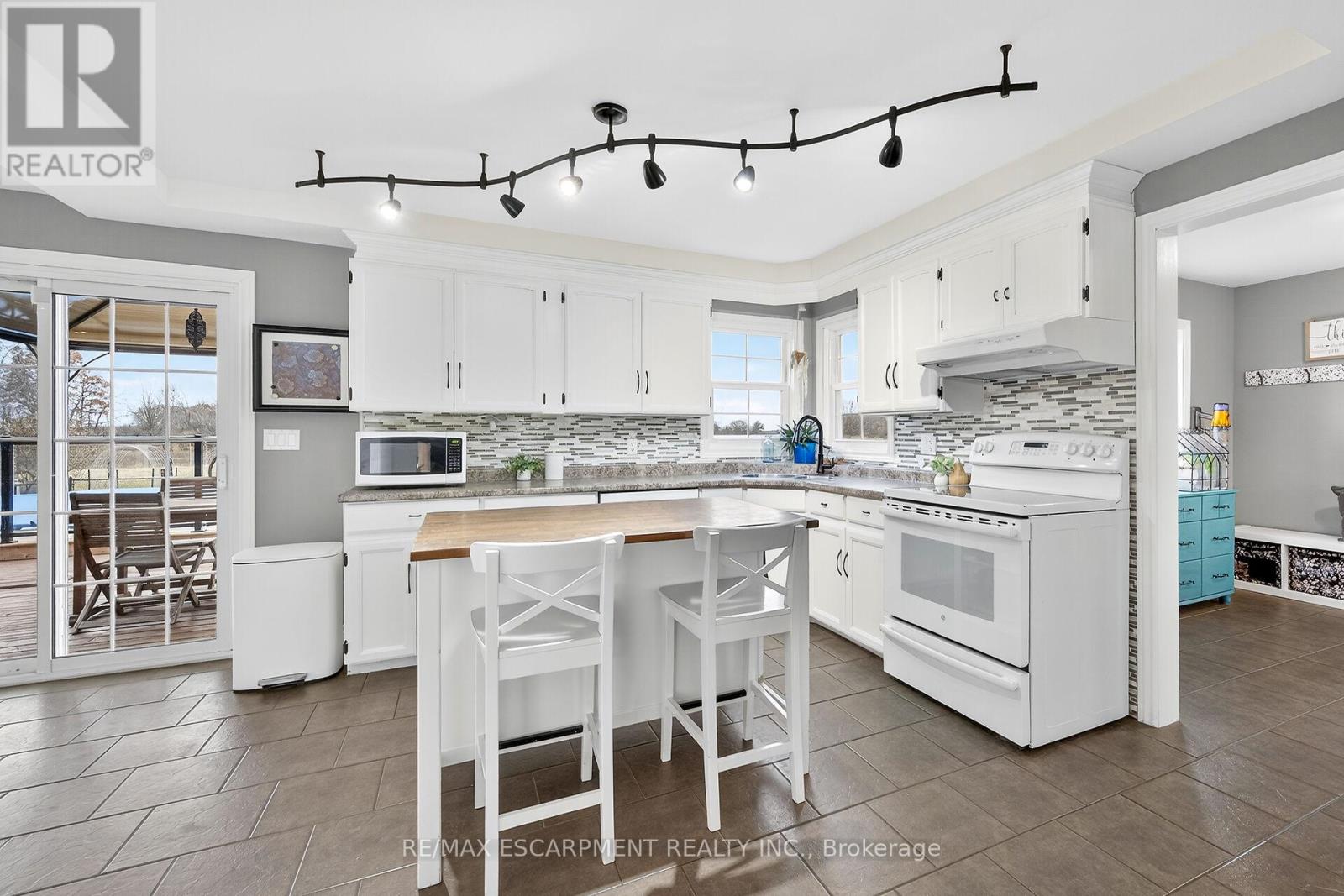 389 Junction Road, Haldimand, Ontario  N0A 1C0 - Photo 14 - X12556084