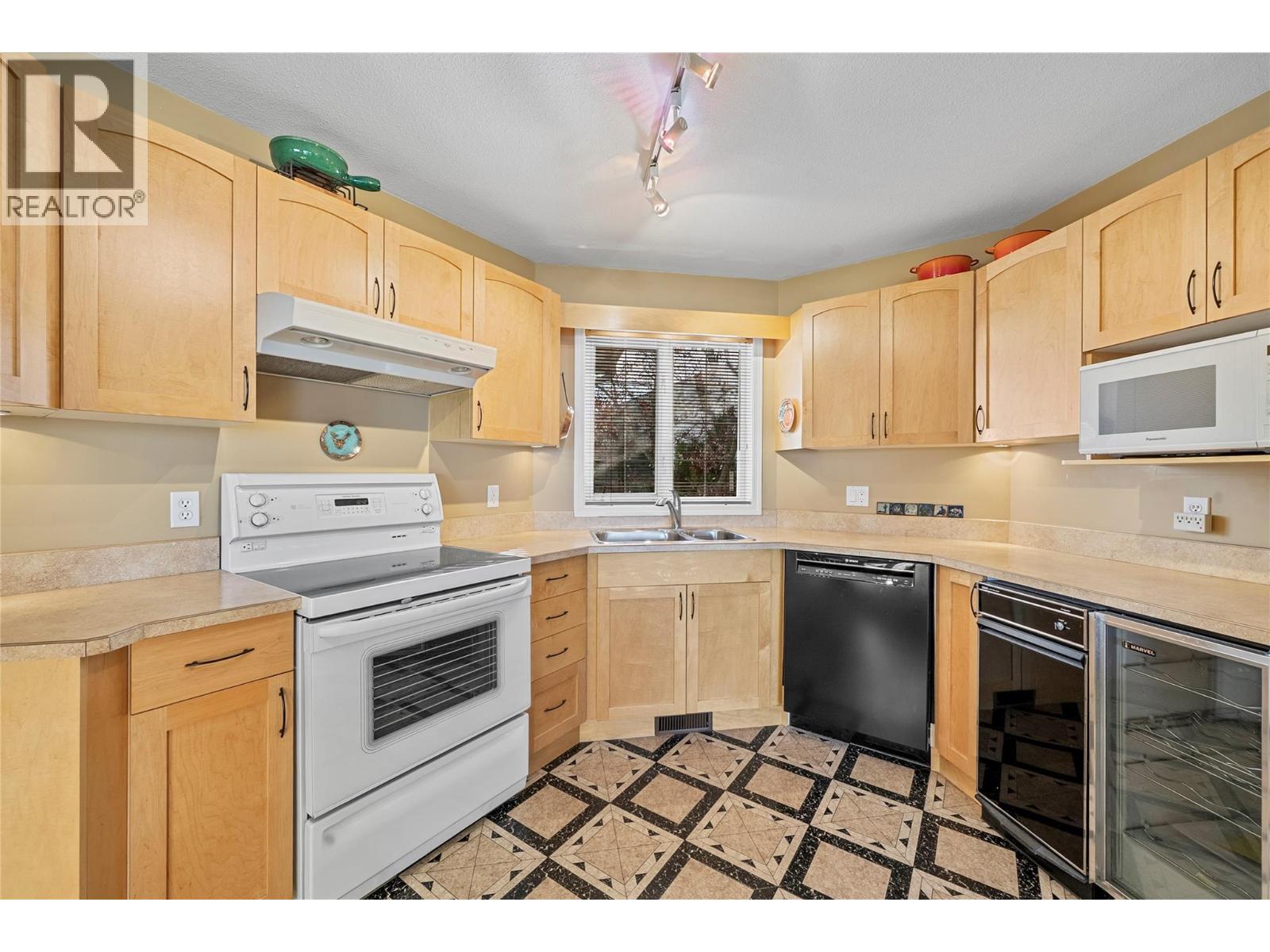 1120 12 Street Ne Unit# 33, Salmon Arm, British Columbia  V1E 1B8 - Photo 11 - 10369247