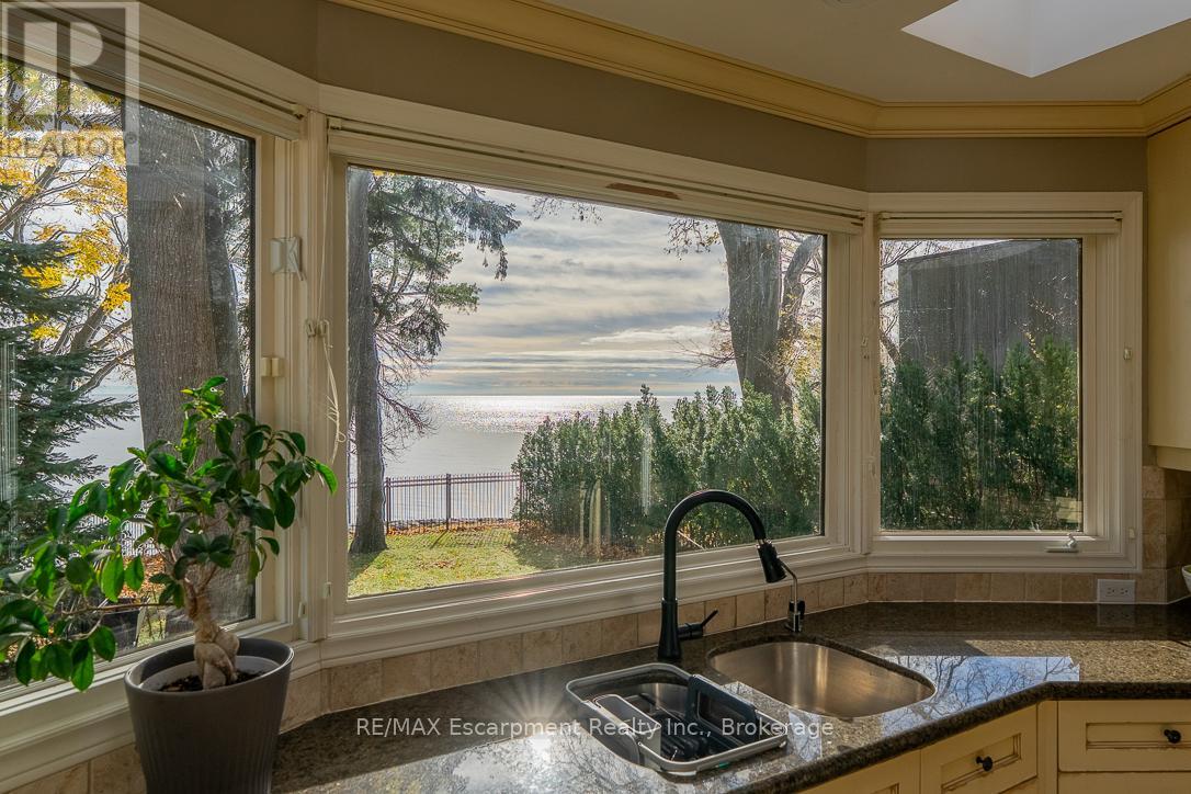 2372 Carrington Place, Oakville, Ontario  L6J 5P4 - Photo 14 - W12529158