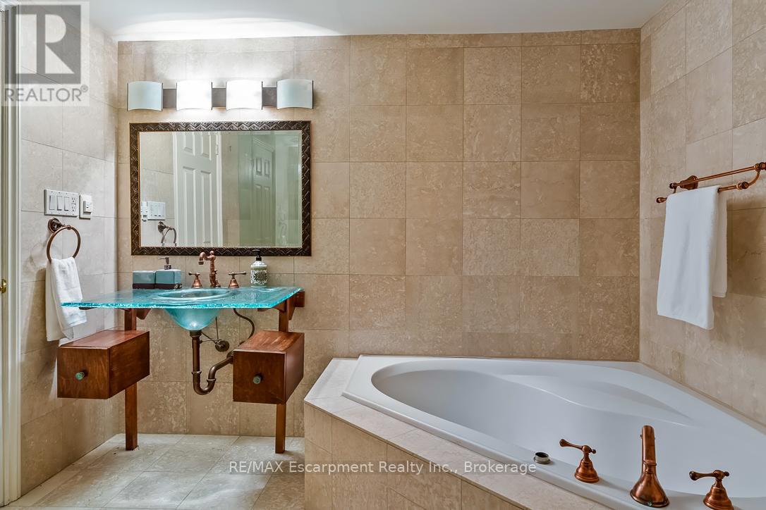 2372 Carrington Place, Oakville, Ontario  L6J 5P4 - Photo 38 - W12529158