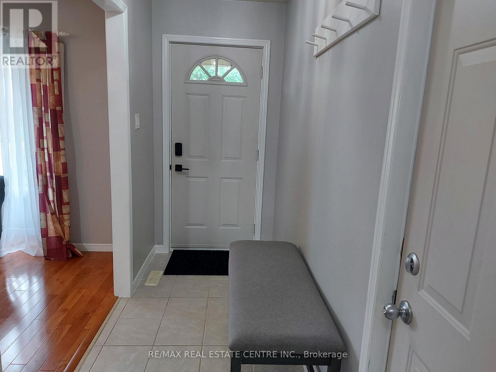 31 Josselyn Drive, London South, Ontario N6E 3V7 - Photo 5 - X12553054