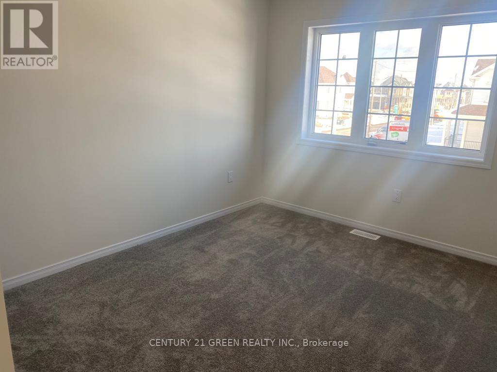 120 Esther Crescent, Thorold, Ontario L3B 0G6 - Photo 14 - X12555204