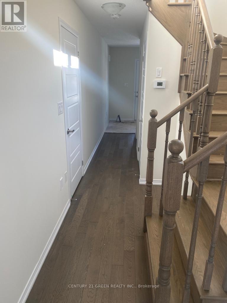 120 Esther Crescent, Thorold, Ontario L3B 0G6 - Photo 4 - X12555204