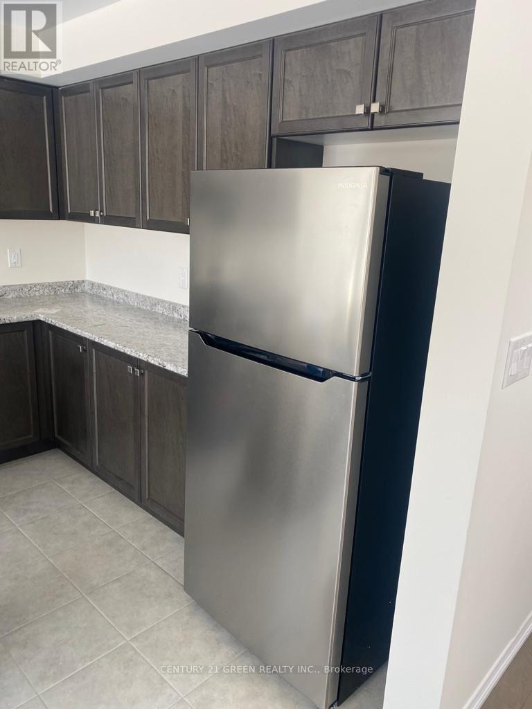 120 Esther Crescent, Thorold, Ontario L3B 0G6 - Photo 8 - X12555204