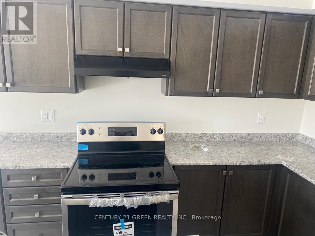 120 Esther Crescent, Thorold, Ontario L3B 0G6 - Photo 9 - X12555204