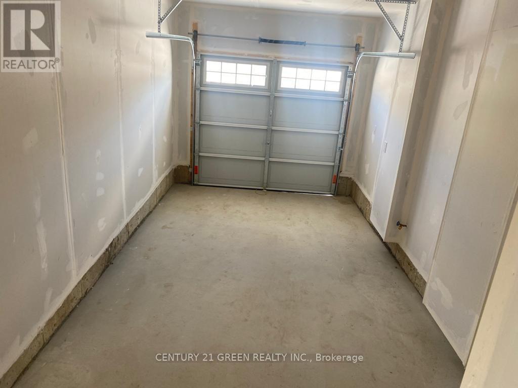 120 Esther Crescent, Thorold, Ontario L3B 0G6 - Photo 21 - X12555204