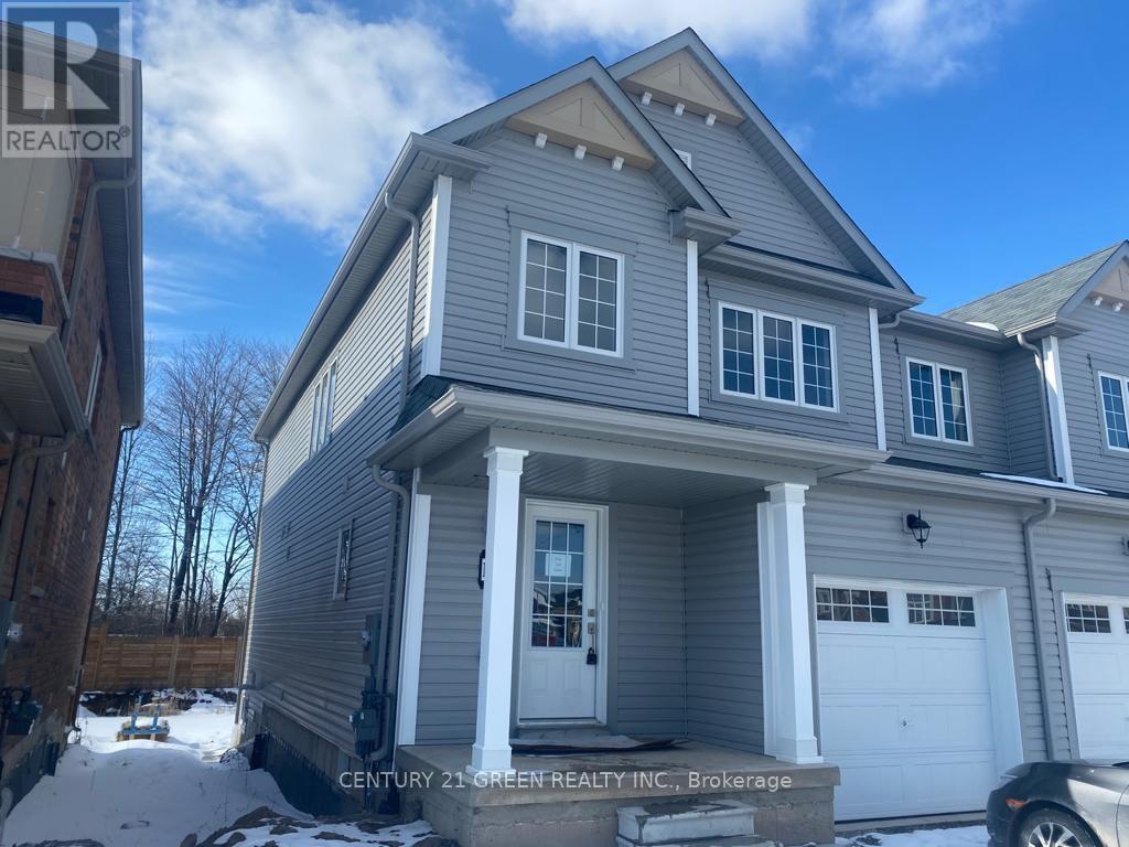 120 Esther Crescent, Thorold, Ontario L3B 0G6 - Photo 3 - X12555204