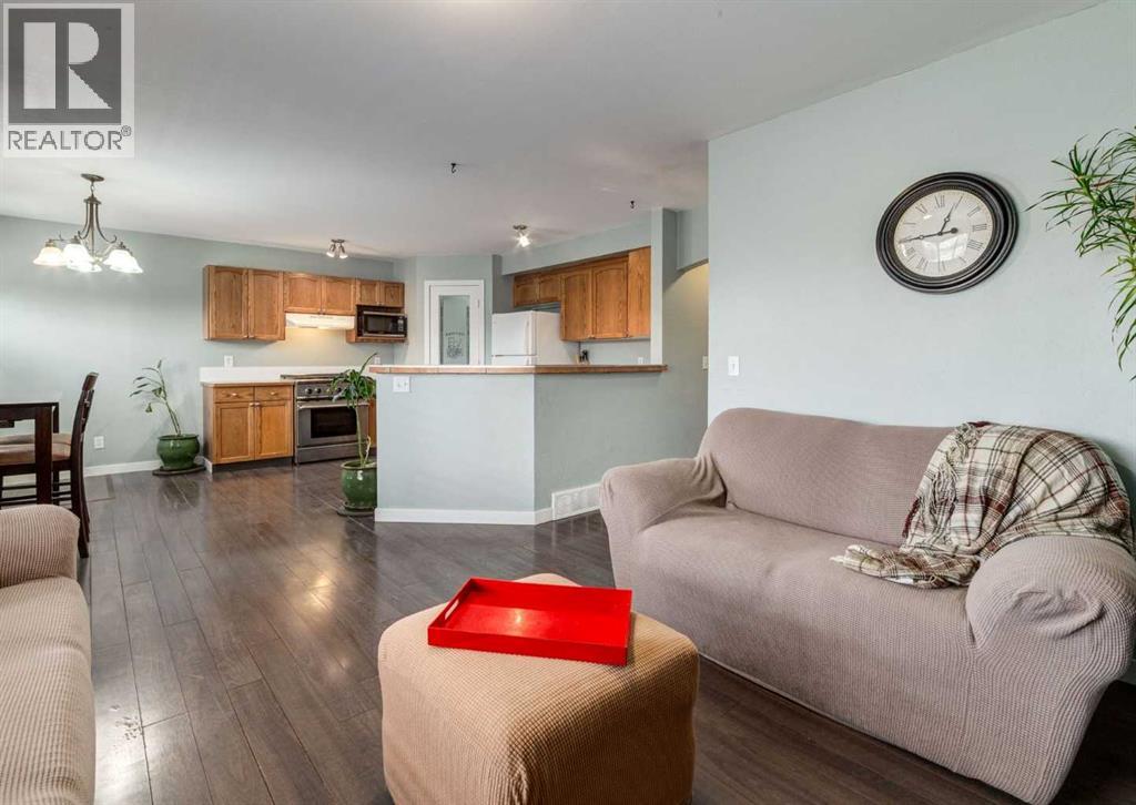 37 Cimarron Meadows Bay, Okotoks, Alberta  T1S 2E4 - Photo 14 - A2271076