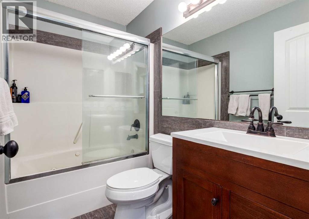 37 Cimarron Meadows Bay, Okotoks, Alberta  T1S 2E4 - Photo 22 - A2271076