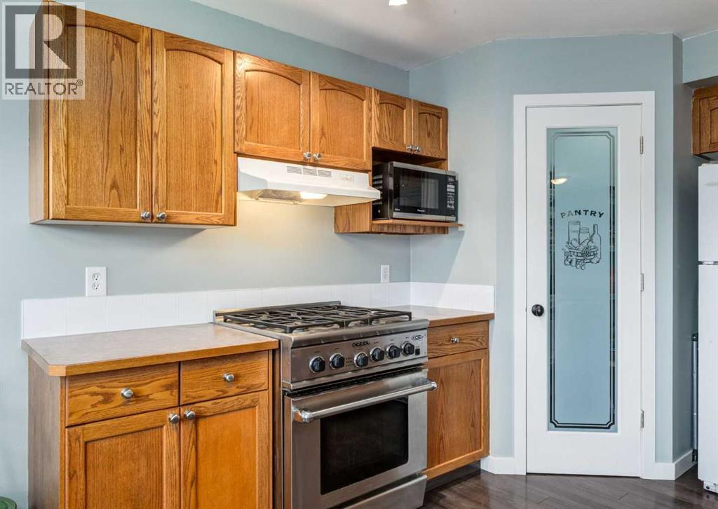 37 Cimarron Meadows Bay, Okotoks, Alberta  T1S 2E4 - Photo 5 - A2271076