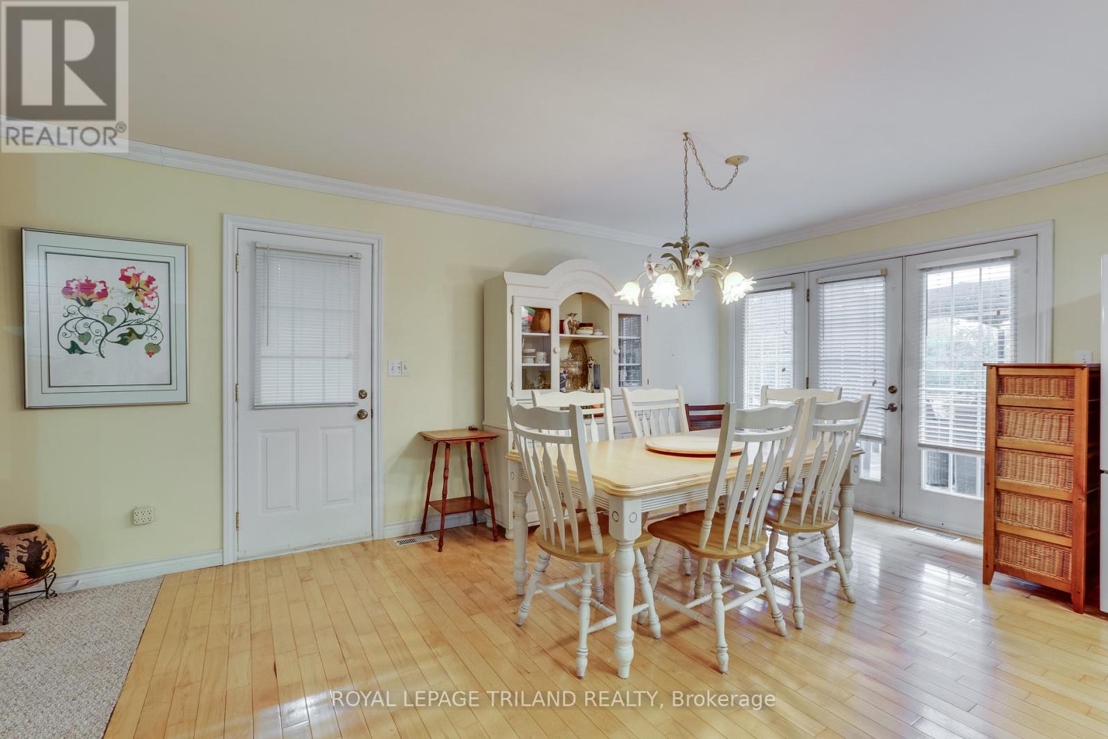 9909 Northville Crescent, Lambton Shores, Ontario  N0M 2N0 - Photo 10 - X12556264