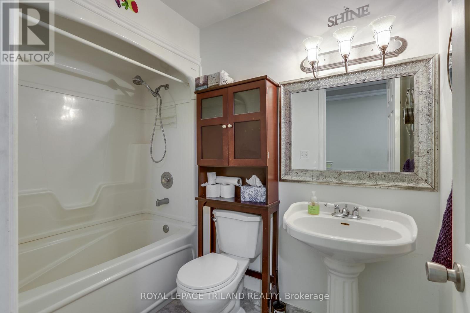 9909 Northville Crescent, Lambton Shores, Ontario  N0M 2N0 - Photo 16 - X12556264