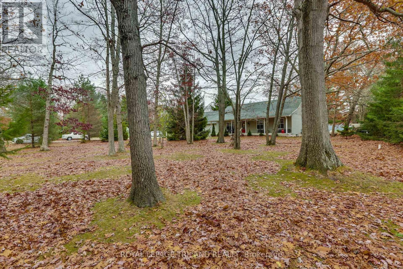 9909 Northville Crescent, Lambton Shores, Ontario  N0M 2N0 - Photo 2 - X12556264