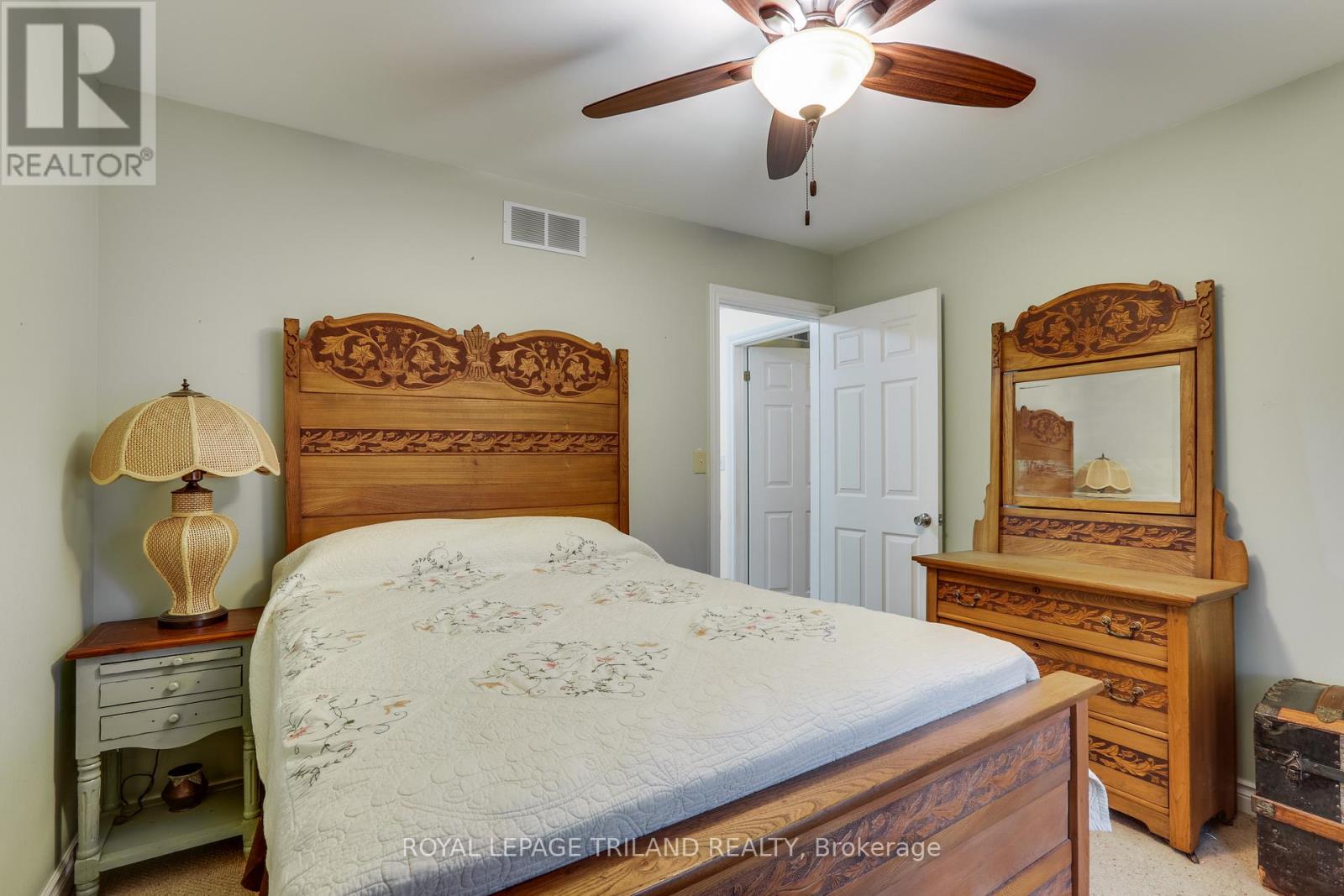 9909 Northville Crescent, Lambton Shores, Ontario  N0M 2N0 - Photo 18 - X12556264