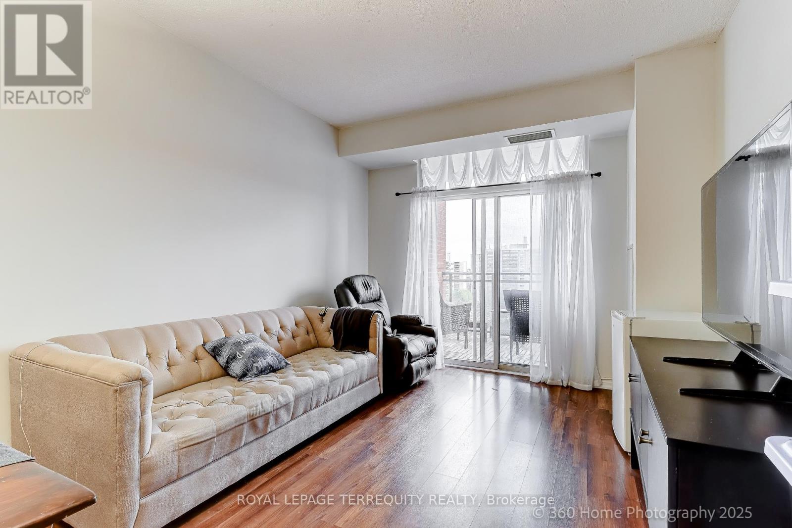 802-Furn - 2772 Keele Street, Toronto, Ontario  M3M 0A3 - Photo 3 - W12555812