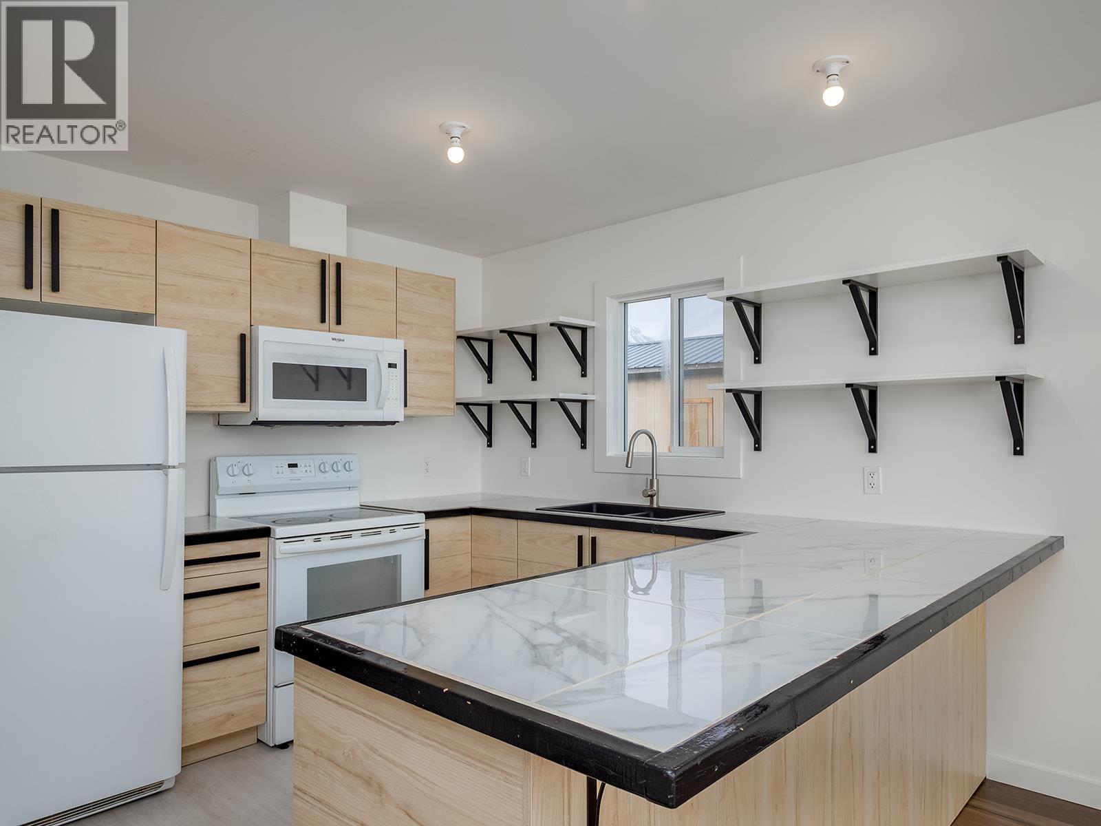 1117 10th Avenue N Unit# 9, Golden, British Columbia  V0A 1H3 - Photo 2 - 10369541