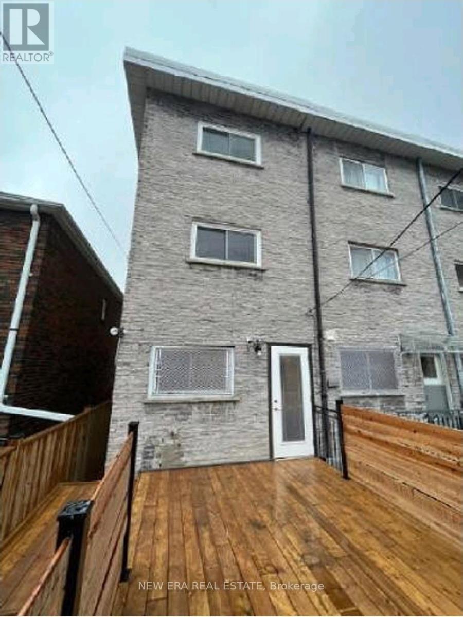 48 Carr Street, Toronto, Ontario M5T 1B7 - Photo 4 - C12556222