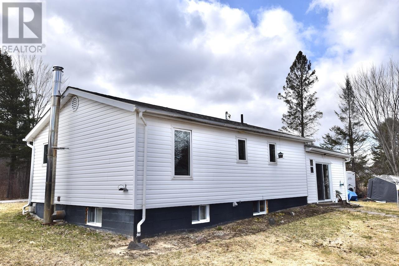 21 Eley Rd, Iron Bridge, Ontario  P0R 1H0 - Photo 5 - SM252360