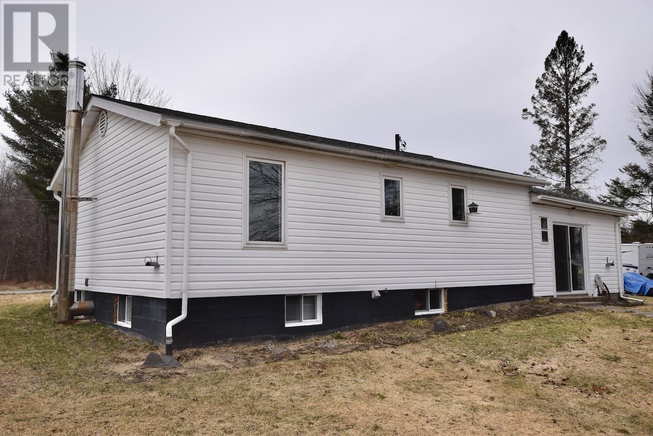 21 Eley Rd, Iron Bridge, Ontario  P0R 1H0 - Photo 6 - SM252360