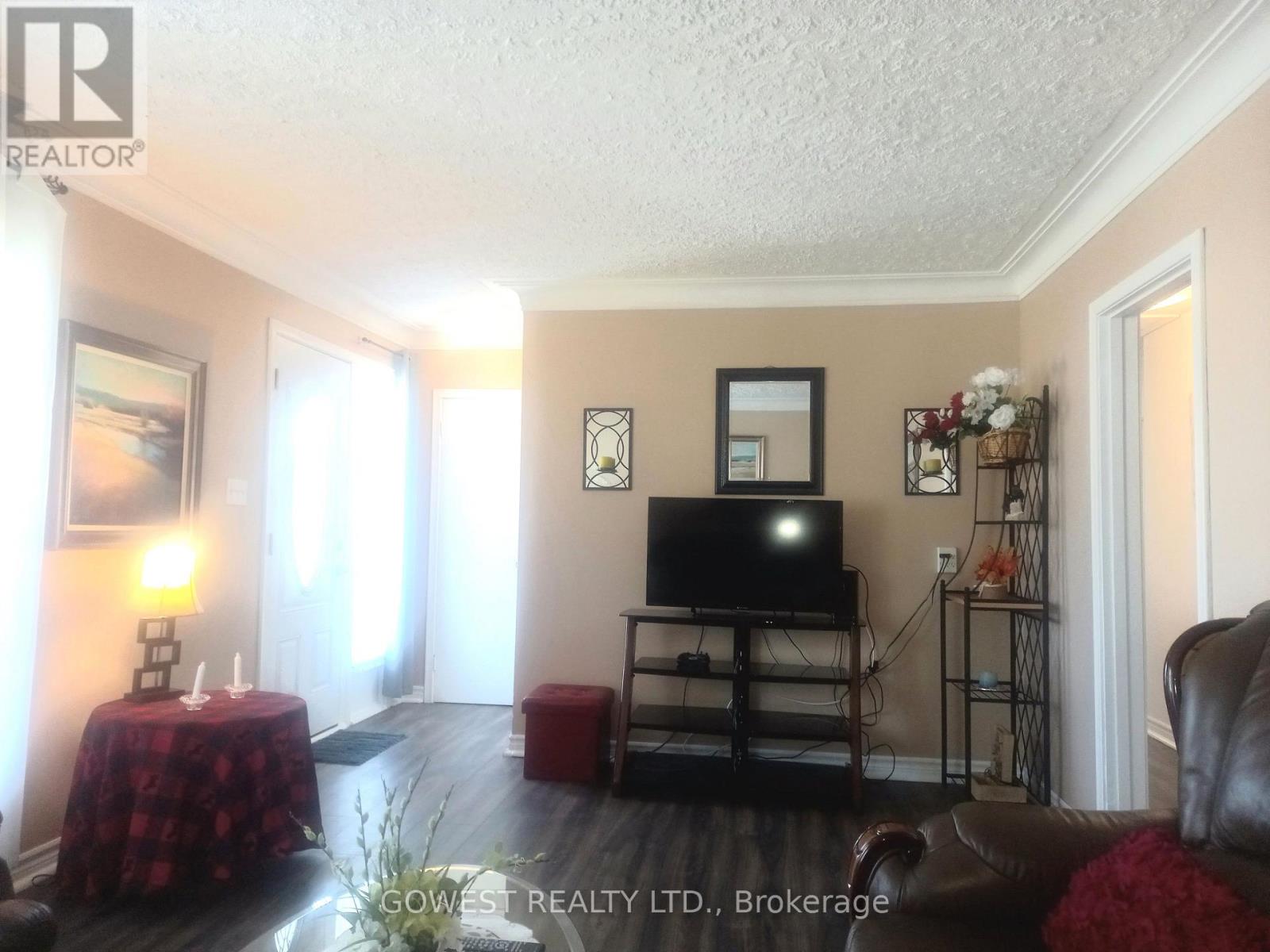 3 Hart Road, Elliot Lake, Ontario  P5A 1P7 - Photo 4 - X12368708