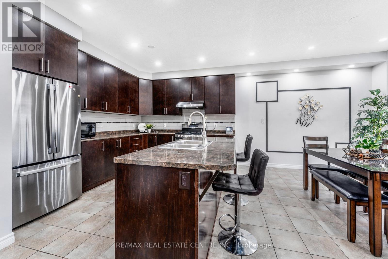 121 Steeplechase Way, Waterloo, Ontario N2K 0E7 - Photo 11 - X12551884