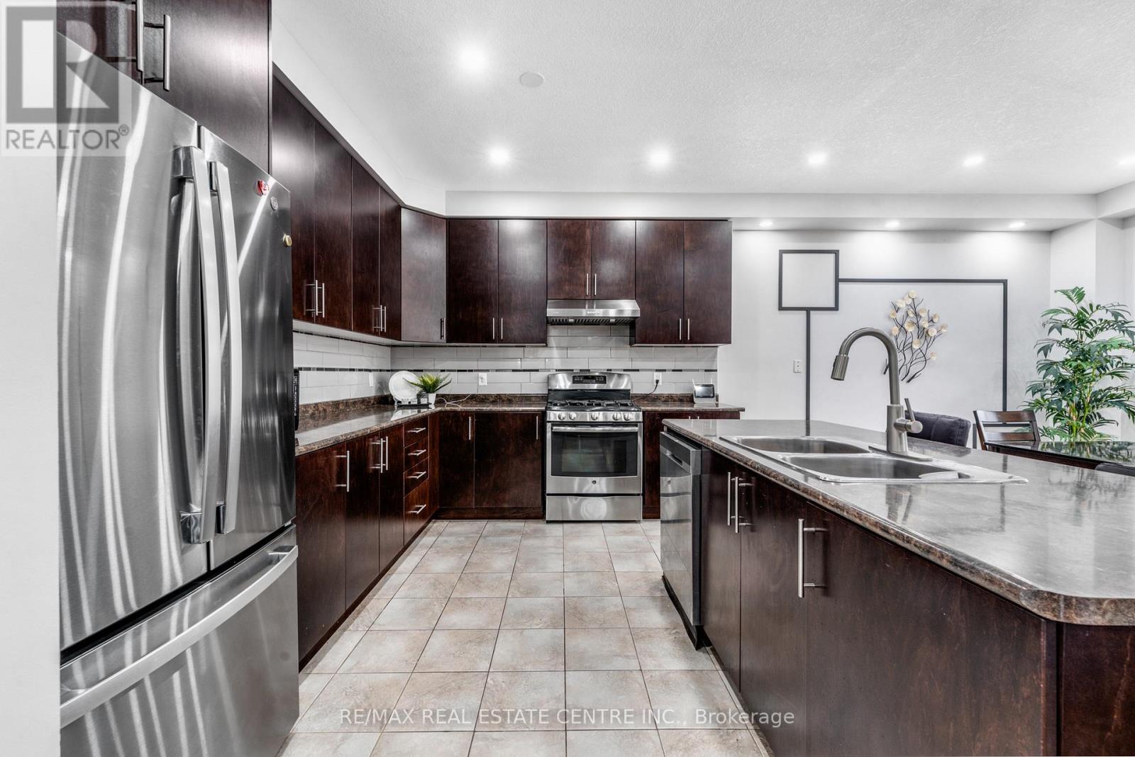 121 Steeplechase Way, Waterloo, Ontario N2K 0E7 - Photo 10 - X12551884